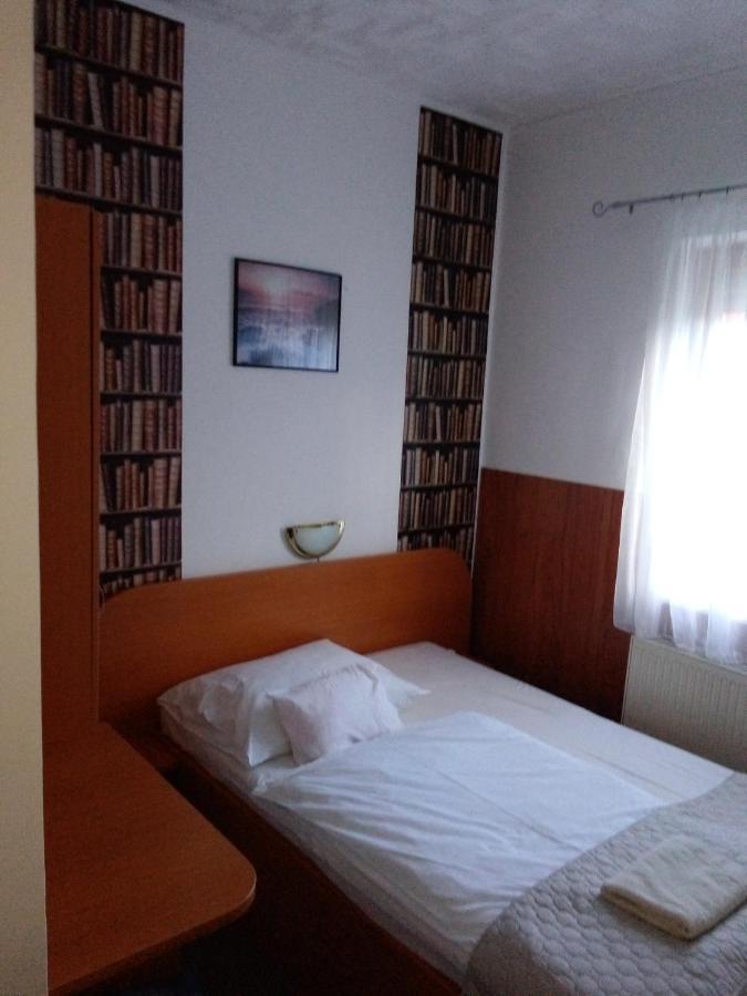 Siesta Vendeghaz Hotel Miskolc Exterior photo